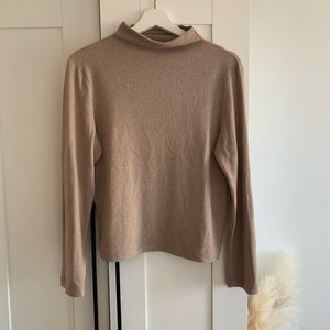 Oak and fort crown neck